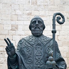 Statua di San Nicola a Bari